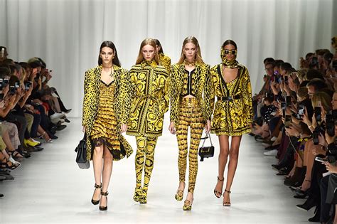 versace traduccion|what is versace known for.